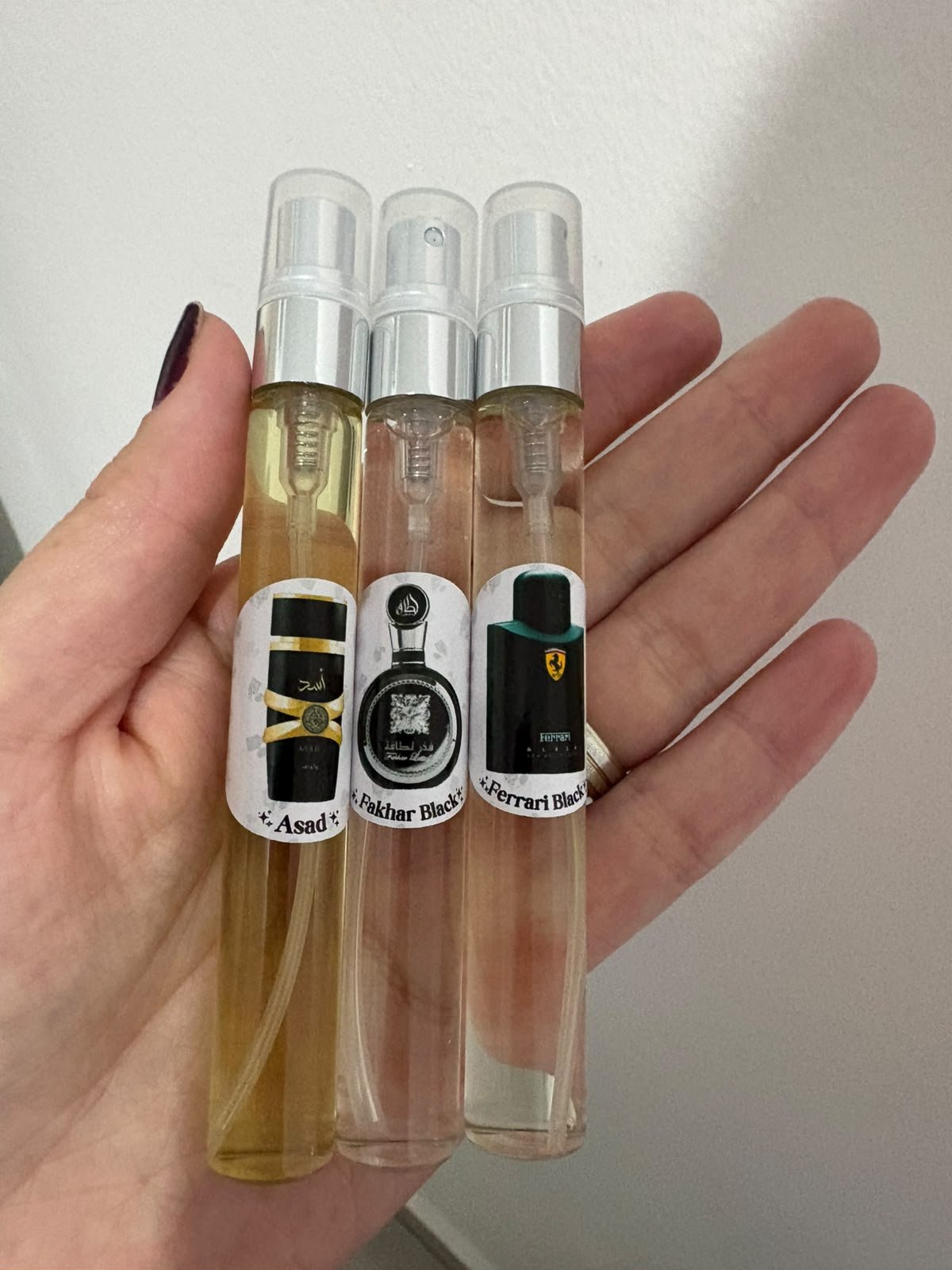 Foto de referência dos decants Asad, Fakhar Black e Ferrari Black