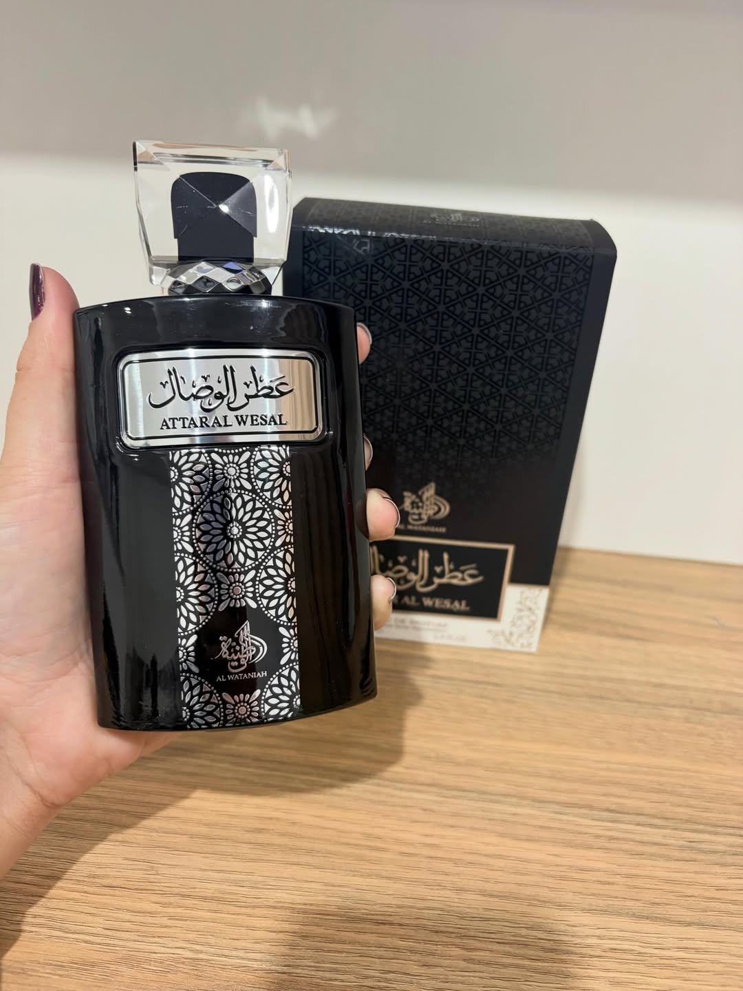 Attar Al Wesal em mãos